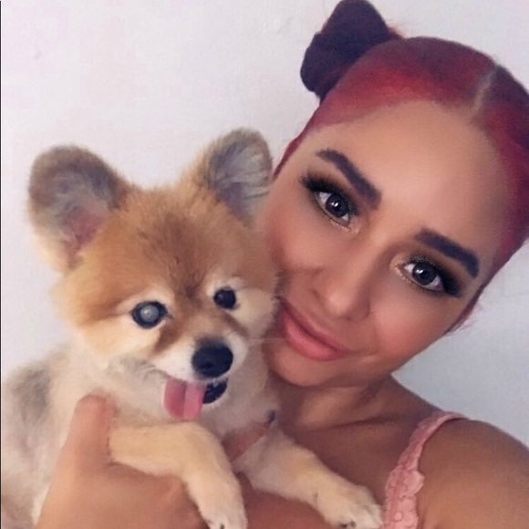 Meet your Posher, Nicole - Picture 2 of 2